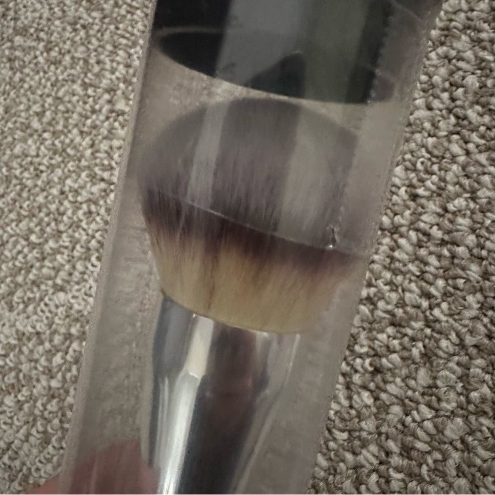 3 makeup brushes - Picture 3 of 8